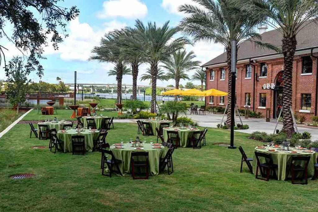 Chic Bungalow Apartment Steps From Armature Works & Downtown Riverwalk Tampa Exterior photo